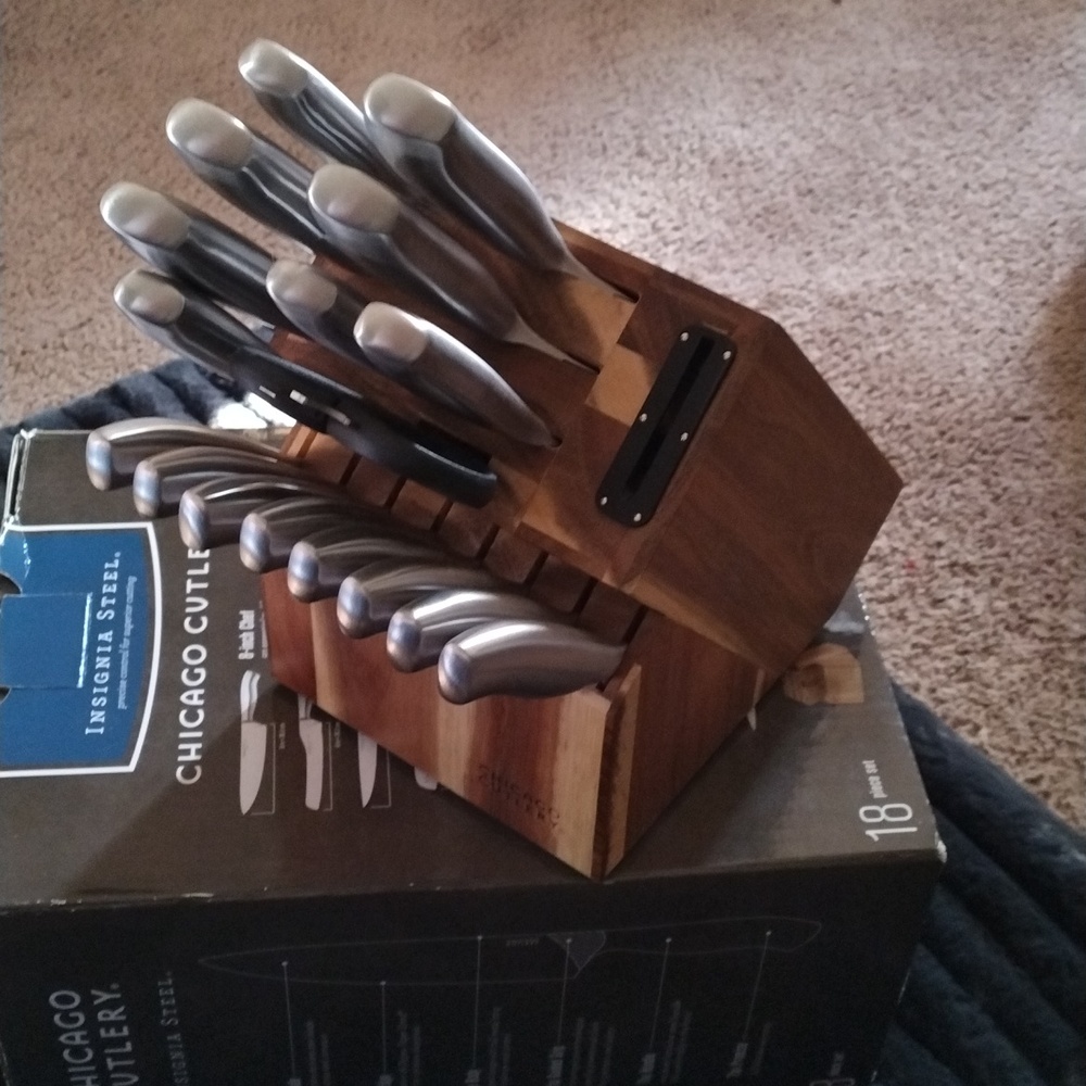 Chicago Cutlery knife set